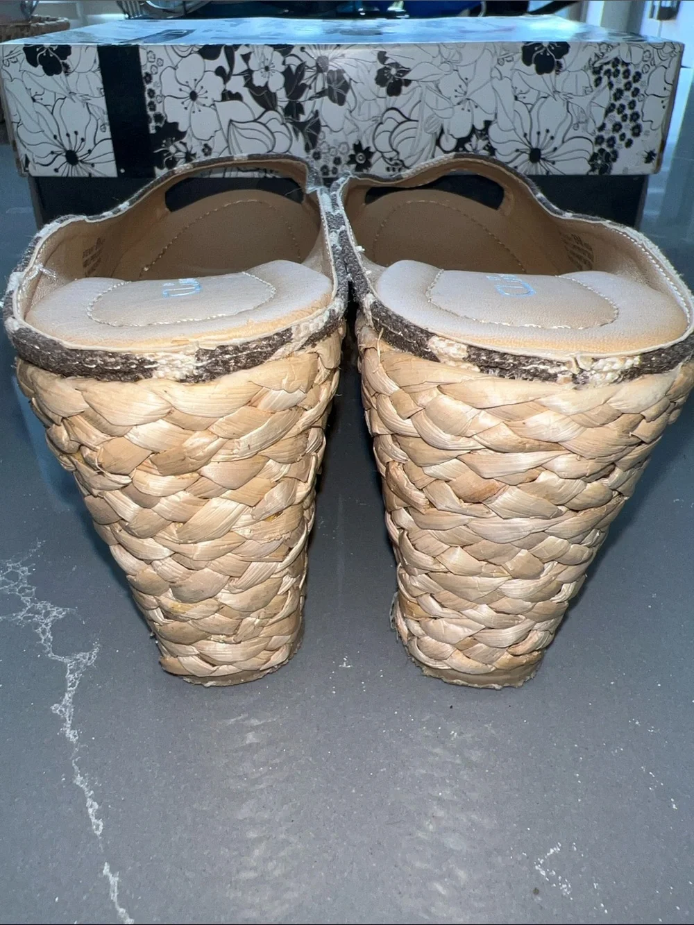 CL by Laundry Brown & Cream Giraffe-Print Straw Wedge Slide Platform Sandals US8